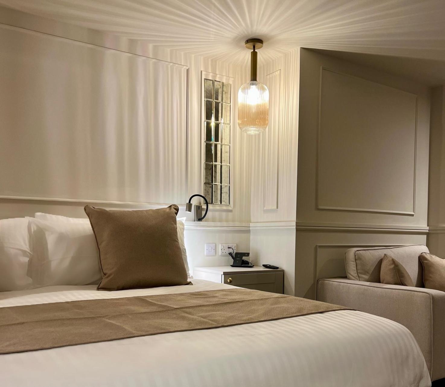 Number 3 Pier Road Suites 惠特比 外观 照片