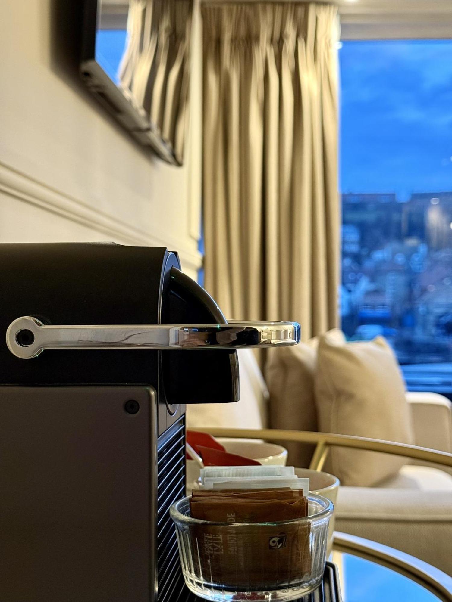 Number 3 Pier Road Suites 惠特比 外观 照片